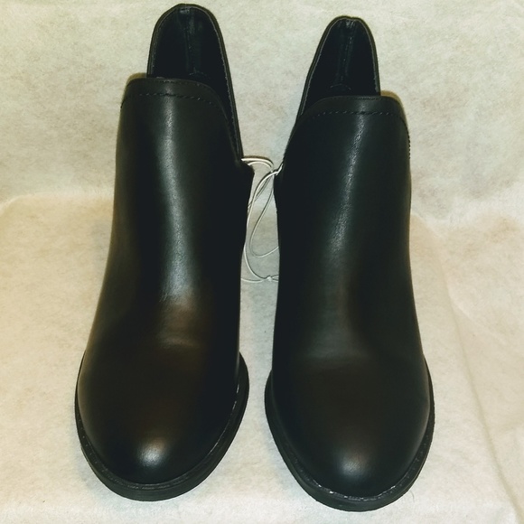Women Nora V-Cut Ankle Booties Universal Thread - Picture 4 of 8